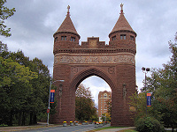 The Soldiers and Sailors Memorial Arch honors the Civil War fallen and serves as a gateway  into Bushnell Park